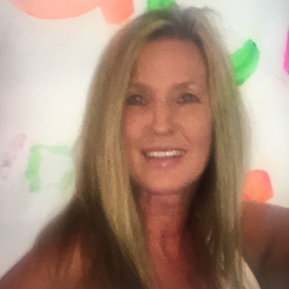 Meet your Posher, Debbie - Picture 1 of 1